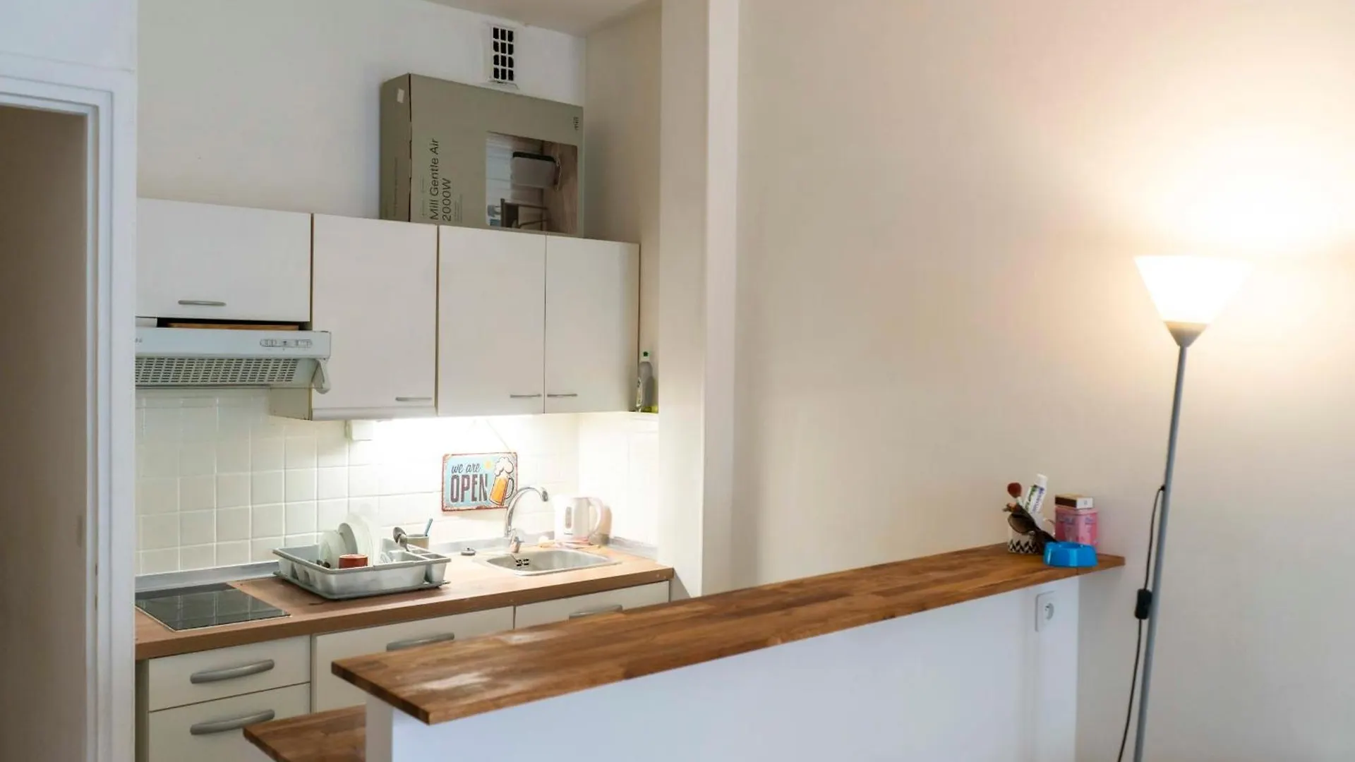 Charming Studio With View Near Montmartre Париж Апартаменты