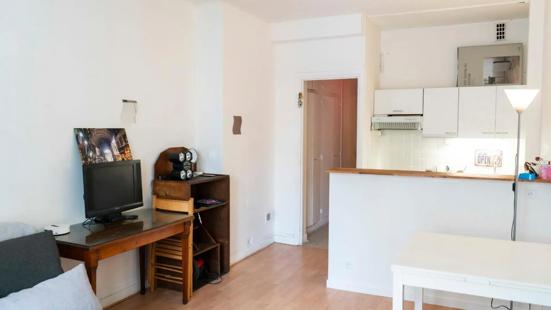 Charming Studio With View Near Montmartre Париж